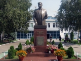 Памятник генеральному директору «КуйбышевАзот» И.А. Красюку